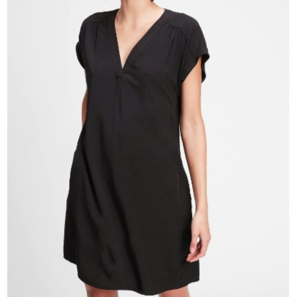 GAP Dresses & Skirts - GAP V-Neck Dress